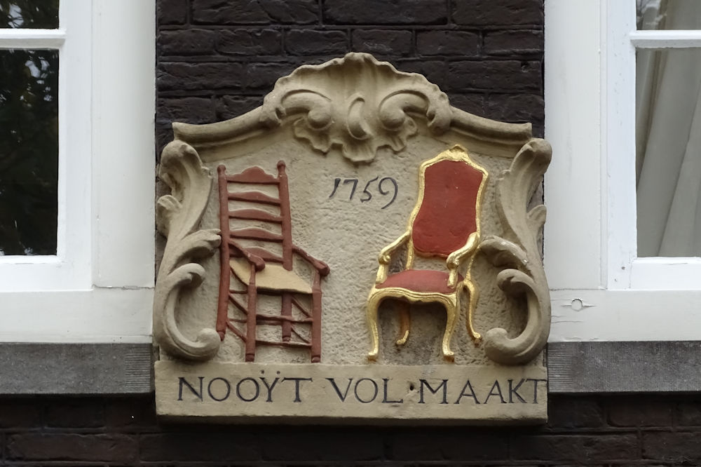 Brouwersgracht 52, Amsterdam | Gevelsteen NOOYT VOLMAAKT